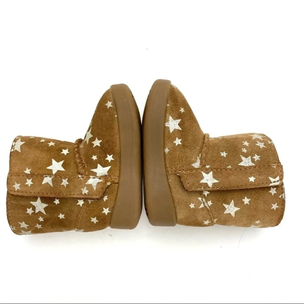 Ugg Unisex-Child Keelan Stars Fashion Fur Boot in Camel Tan
